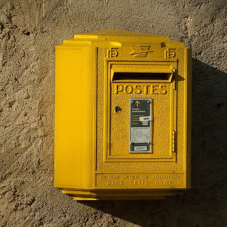 Contact par courrier Postal
