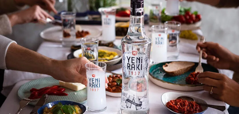 Table avec du Raki et des Mezze